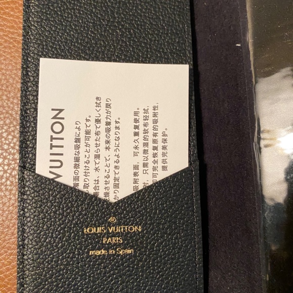 Louis Vuitton authentic IPhone folio IPhone X - Picture 3 of 5